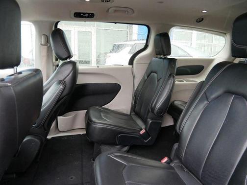 Silver Mist Clearcoat 2023 Chrysler Pacifica Touring L