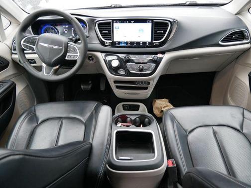 Silver Mist Clearcoat 2023 Chrysler Pacifica Touring L