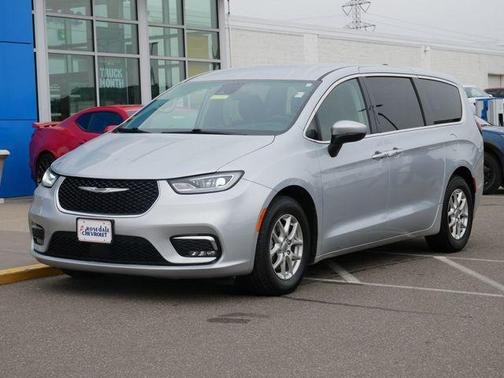 Silver Mist Clearcoat 2023 Chrysler Pacifica Touring L