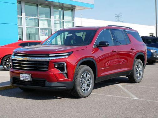 Radiant Red Tintcoat 2026 Chevrolet Traverse LT