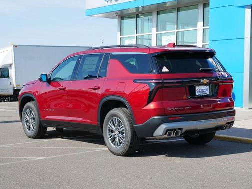 Radiant Red Tintcoat 2026 Chevrolet Traverse LT