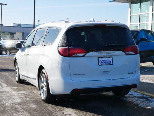 2018 Chrysler Pacifica Touring-L