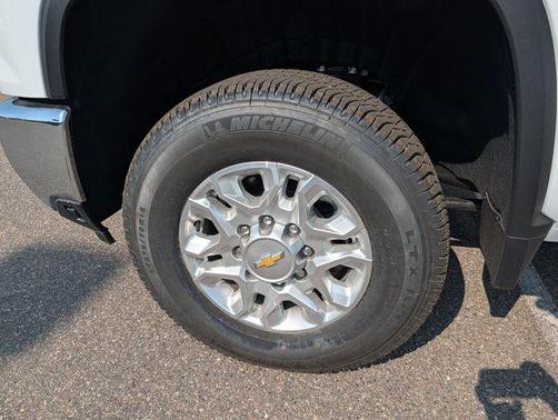 Summit White 2026 Chevrolet Silverado 3500 LT