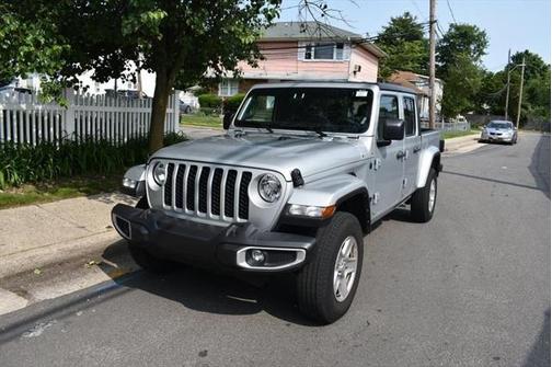 2023 Jeep Gladiator Sport
