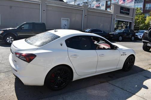 2022 Maserati Ghibli Modena