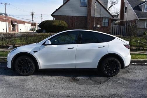 2023 Tesla Model Y Long Range Dual Motor All-Wheel Drive