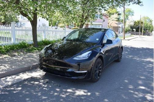 2022 Tesla Model Y Long Range Dual Motor All-Wheel Drive