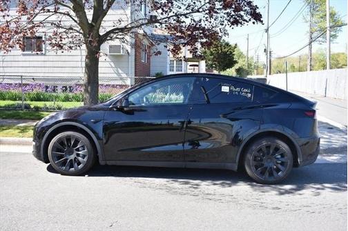 2022 Tesla Model Y Long Range Dual Motor All-Wheel Drive
