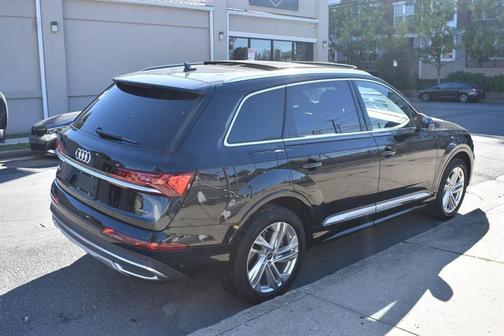 2023 Audi Q7 45 Premium