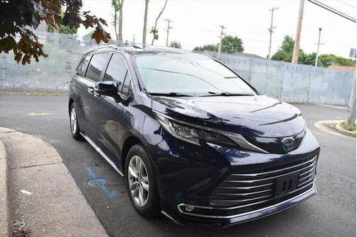 2022 Toyota Sienna Limited 7-Passenger