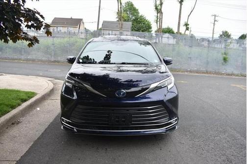 2022 Toyota Sienna Limited 7-Passenger