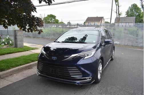 2022 Toyota Sienna Limited 7-Passenger
