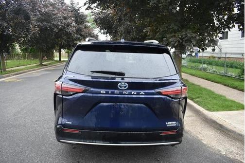 2022 Toyota Sienna Limited 7-Passenger
