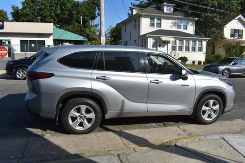 2021 Toyota Highlander Hybrid LE