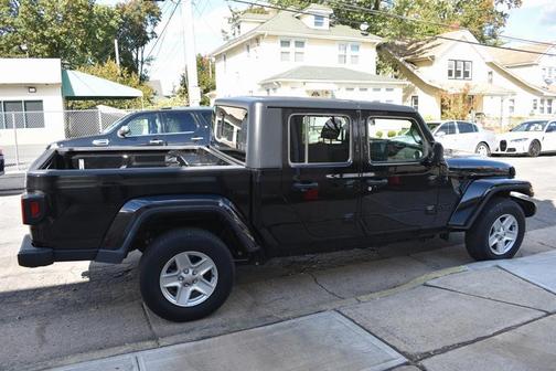 2022 Jeep Gladiator Sport