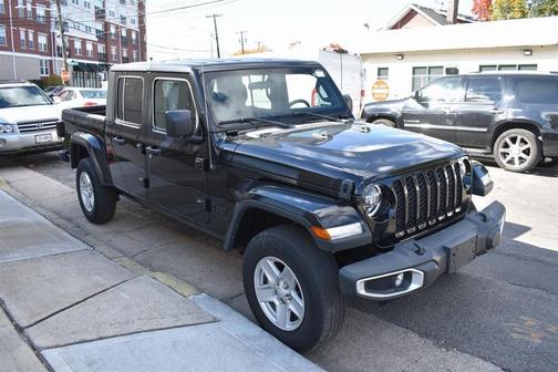 2022 Jeep Gladiator Sport
