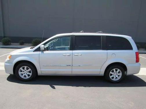 2012 Chrysler Town & Country Touring