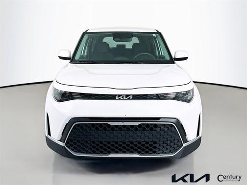 Snow White Pearl 2023 Kia Soul LX