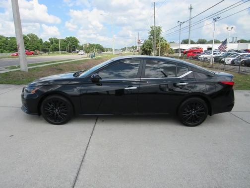 Super Black 2025 Nissan Altima SV FWD