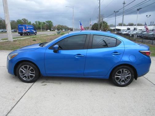 2019 Toyota Yaris Sedan XLE