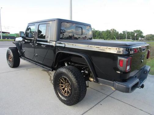 Black Clearcoat 2022 Jeep Gladiator Sport