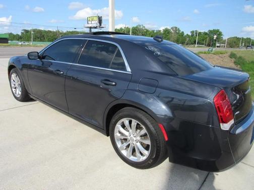 2016 Chrysler 300 S