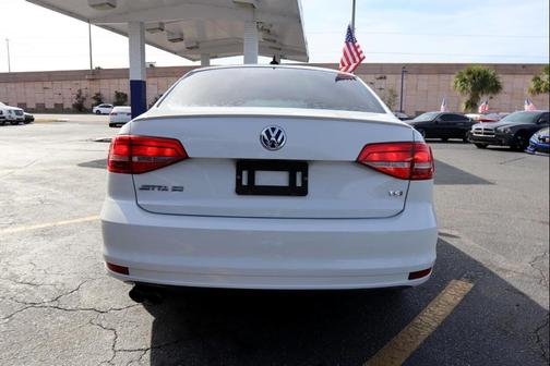 2015 Volkswagen Jetta Auto SE w/Connectivity/Navigation