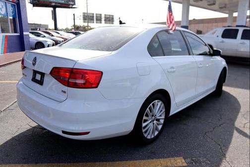2015 Volkswagen Jetta Auto SE w/Connectivity/Navigation