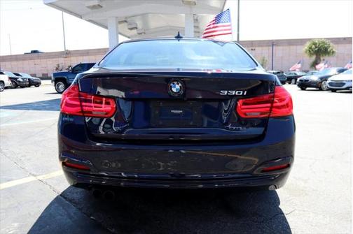 2017 BMW 330 330i Sedan