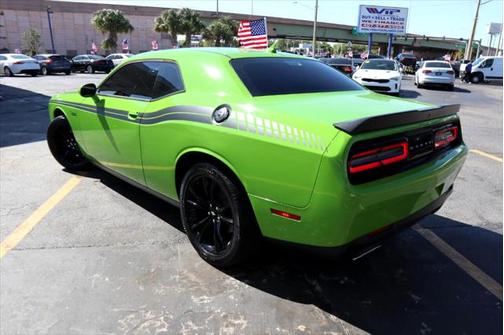 2017 Dodge Challenger SXT