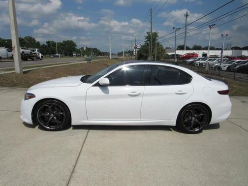Alfa White 2017 Alfa Romeo Giulia Ti