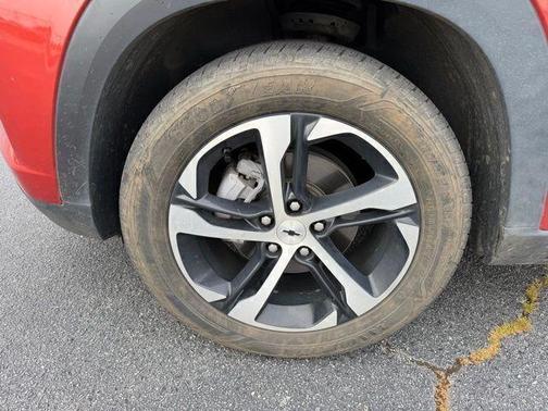 Orange Metallic 2024 Chevrolet Trax 1RS