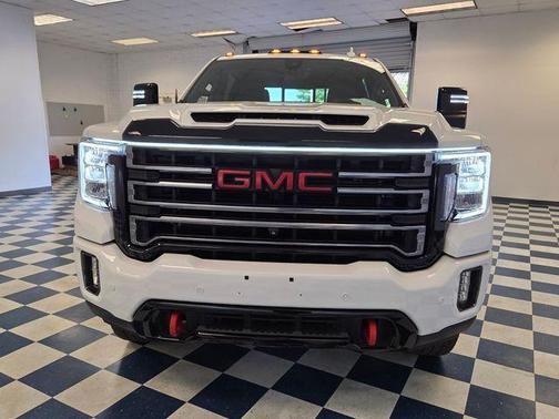 Summit White 2022 GMC Sierra 2500 AT4