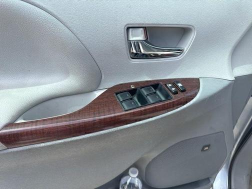 Silver Sky Metallic 2013 Toyota Sienna XLE