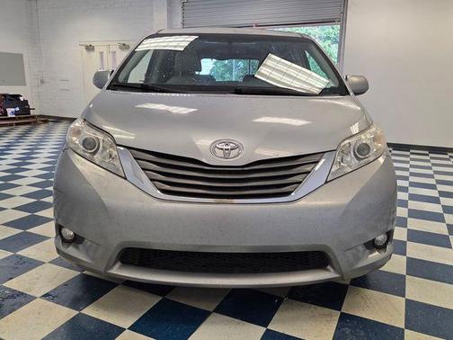 Silver Sky Metallic 2013 Toyota Sienna XLE