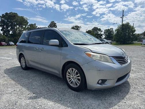Silver Sky Metallic 2013 Toyota Sienna XLE