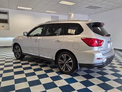 Brilliant Silver Metallic 2019 Nissan Pathfinder Platinum