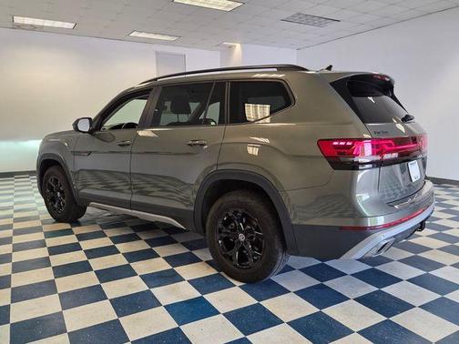 Avocado Green 2024 Volkswagen Atlas 2.0T Peak Edition SE w/Technology