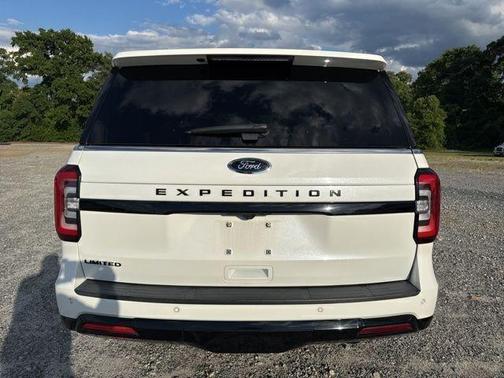 White Metallic 2024 Ford Expedition Limited
