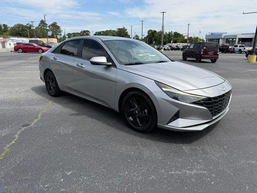 Shimmering Silver 2022 Hyundai ELANTRA SEL