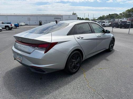 Shimmering Silver 2022 Hyundai ELANTRA SEL