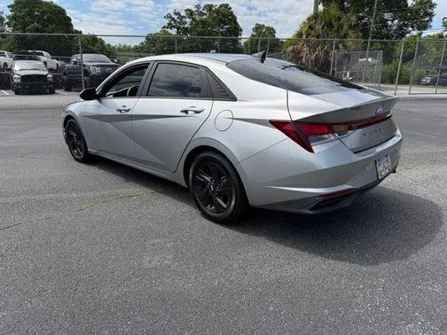 Shimmering Silver 2022 Hyundai ELANTRA SEL