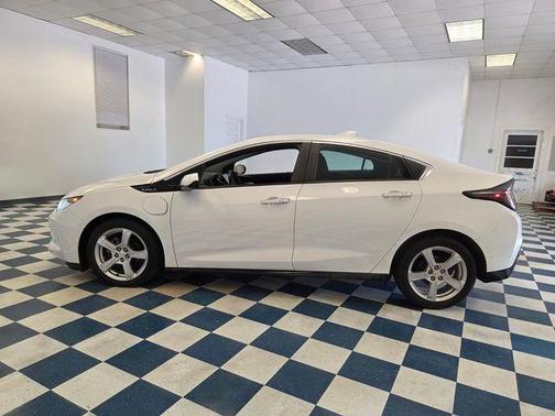 Summit White 2018 Chevrolet Volt LT