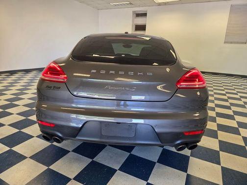 Carbon Gray Metallic 2014 Porsche Panamera 4S