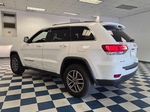 Bright White Clearcoat 2020 Jeep Grand Cherokee Laredo E