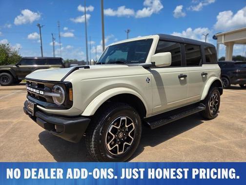 Desert Sand 2026 Ford Bronco Outer Banks SUV
