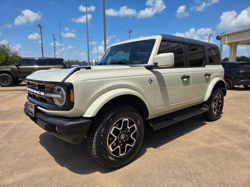 Tan 2026 Ford Bronco Outer Banks