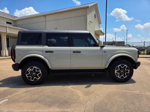 Tan 2026 Ford Bronco Outer Banks