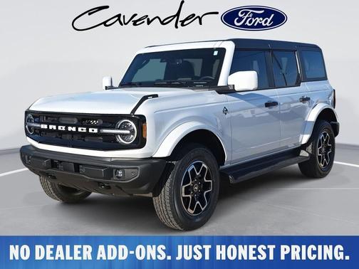 Oxford White 2026 Ford Bronco Outer Banks SUV