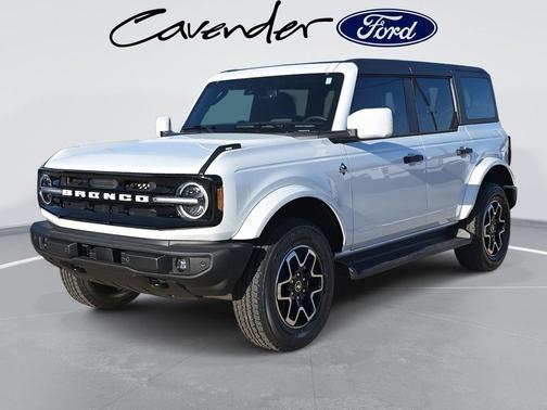 Oxford White 2026 Ford Bronco Outer Banks SUV